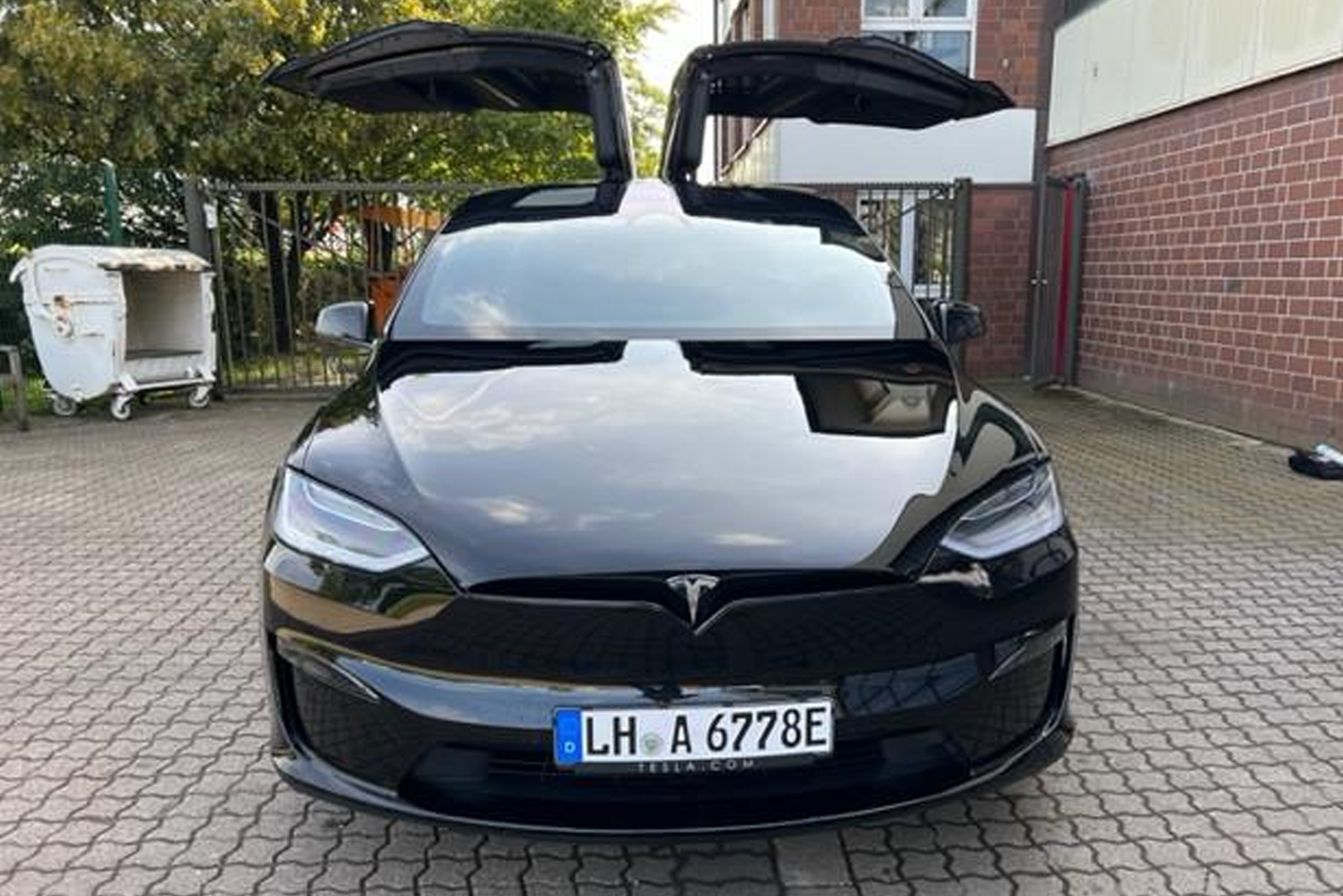 Tesla Model X Plaid – 1.020 CH Yoke Attelage Full Black 00000