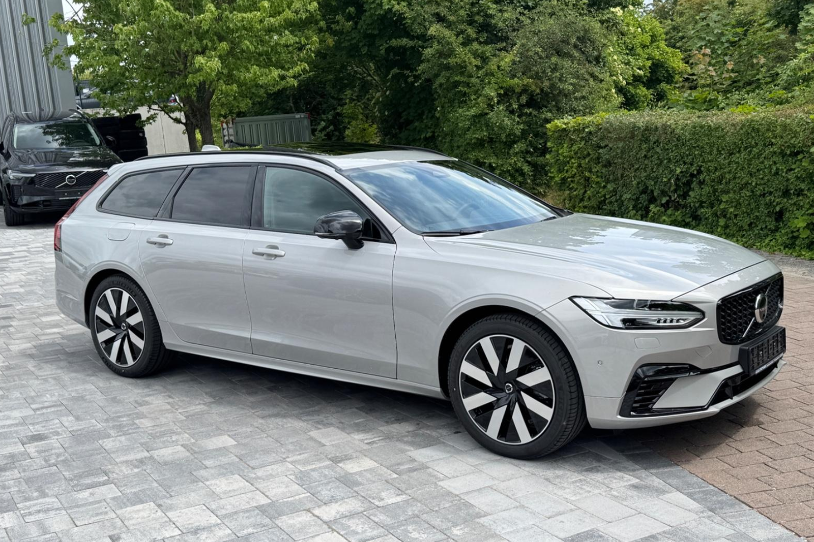 Volvo V90 T8 AWD Ultra Dark Recharge Plug-In Hybrid 0000