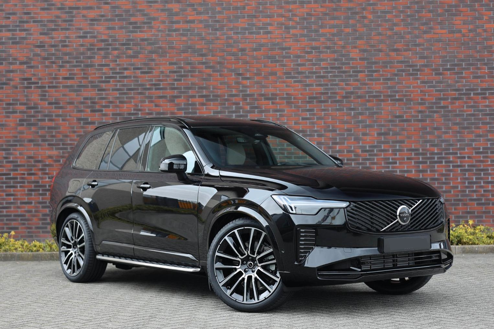 Volvo XC90 T8 AWD Ultra Dark Recharge Plug-In Hybrid – 7 Places 0000